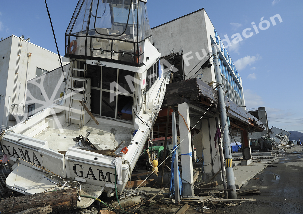 YATE INCRUSTADO EN TIERRA de Shökö HASHIMOTO en AN-A FUNDACIÓN